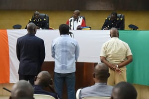 Les accusés du procès pour le meurtre de Robert Gueï, au tribunal d’Abidjan, le 17 décembre 2015. © AFP