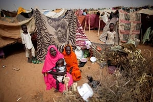 Des déplacés du Darfour dans un camp de la mission des Nations unies au Darfour, en juin 2014. © Albert Gonzalez Farran/AP/SIPA