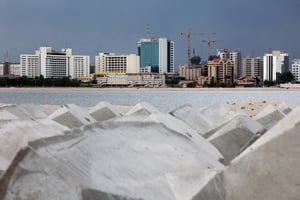 Le chantier d’Ekko Atlantic City, actuellement le plus grand projet de construction en Afrique, sur Victoria Island, Lagos, Nigéria, le 19 mai 2014. © Gwenn DUBOURTHOUMIEU pour Jeune Afrique