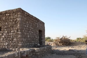 Un des mausolées de Tombouctou à peine reconstruit, en avril 2015. © Baba Ahmed pour J.A.