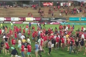 Rixe sur le terrain de Rugby de l’UFS. © Capture d’écran d’une vidéo postée sur Twitter.