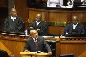 Le président sud-africain Jacob Zuma devant le Parlement, au Cap, le 11 février 2016. © Schalk van Zuydam/AP/SIPA