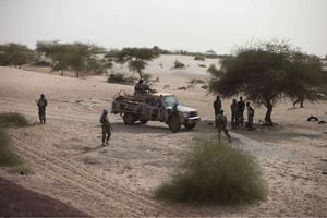 Casques bleus effectuant une patrouille aux environs de Tombouctou, dans le nord du Mali, en juillet 2013. © Rebecca Blackwell / AP / SIPA