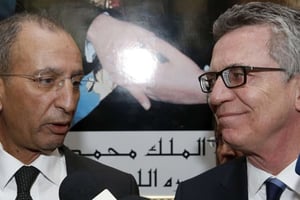 Le ministre marocain de l’Intérieur, Mohamed Hassad, et son homologue allemand, Thomas de Maiziere, le 29 février à Rabat. © Abdeljalil Bounhar / AP / SIPA