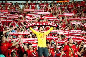 Supporters de Guangzhou (Canton) Evergrande, en octobre 2013. © CSPA/PRESSE SPORTS