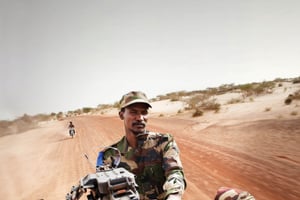 Des militaires maliens près de Tombouctou, le 27 juillet 2013, à la veille de la présidentielle. © JOE PENNEY/REUTERS