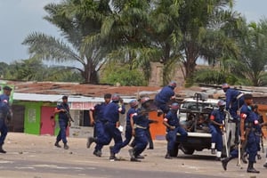 La police congolaise se déploie à Kinshasa lors d’une manifestation de l’opposition, le 19 janvier 2015. © John Bompengo/AP/SIPA