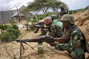 Des troupes de l’Amisom en Somalie, en octobre 2011. © Ali Bashi/AP/SIPA