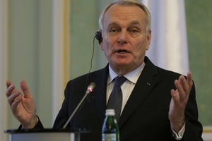 Le ministre français des Affaires étrangères, Jean-Marc Ayrault. © Sergei Chuzavkov/AP/SIPA