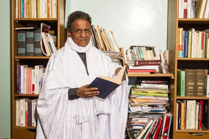 Ahmed Baba Miské chez lui à Nouakchott le 27 juin 2014. ©Yero Djigo / Jeune Afrique