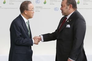 Mohammed VI et Ban Ki-moon se sont rencontrés à la Cop21, organisée à Paris  du 30 novembre au 12 décembre. © Christophe Ena/AP/SIPA