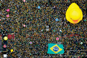 À Sao Paulo,
le 13 mars, d’innombrables manifestants exigent
la destitution
du chef de l’État. © PAULO WHITAKER/REUTERS