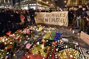 Hommage aux victimes place de la Bourse, dans le centre de Bruxelles, visé par des attentats le 22 mars 2016. © Martin Meissner/AP/SIPA