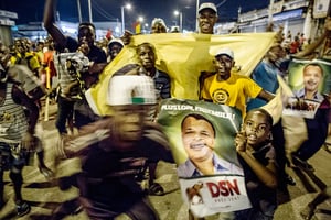 Des supporters du président sortant, dans les rues de Brazzaville, le 24 mars, après l’annonce des premiers résultats, qui donnent leur favori gagnant. © MARCO LONGARI/AFP