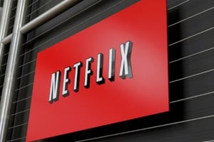 Le logo de Netflix affiché sur la façade de son siège social, le 13 avril 2011 à Los Gatos, en Californie © AFP