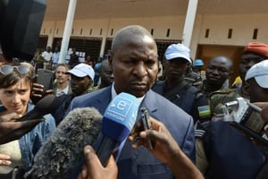 Faustin Archange Touadera à la sortie d’un bureau de vote, le 14 février 2016, à Bangui en Centrafrique. © Issouf Sanogo/AFP