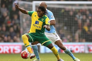 L’attaquant congolais de Norwich City, Dieumerci Mbokani, lors d’un match contre Manchester, le 12 mars 2015. © Chris Radburn/AP/SIPA