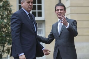 Le Premier ministre algérien, Abdelmalek Sellal, et son homologue français, Manuel Valls, le 4 décembre 2014 à Matignon. © Michel Euler / AP / SIPA