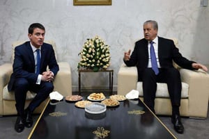 Le Premier ministre français reçu par son homologue algérien le 9 avril à Alger. © AFP