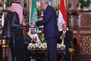Plus d’une dizaine d’accords ont été signés en présence du roi Salmane et du président égyptien Abdel Fattah al-Sissi le 09 avril, au Caire. © AP/SIPA