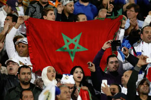 Des supporteurs marocains lors du match Real Madrid-San Lorenzo à Marrakech, en 2014. © Abdeljalil Bounhar/AP/SIPA