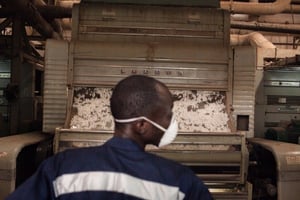 Une usine de coton, à Bobo Dioulasso. © Théo Renault/pour J.A.