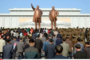 Les statues de Kim Il-sung et de Kim Jong-il, à Pyongyang, le 15 avril. © NEWSCOM/SIPA