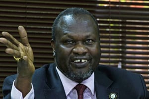 Le chef rebelle sud-soudanais Riek Machar lors d’une conférence de presse, le 26 janvier 1016 à Kampala. © Isaac Kasamani/AFP