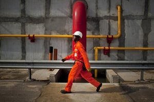 En 2017, le prix du baril de pétrole pourra-t-il se maintenir à son niveau actuel ? © Antonin Borgeaud pour Jeune Afrique