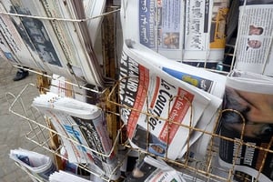 Vue d’un étalage de journaux algériens, le 21 mai 2011, à Oran. © Maya-Anaïs Yataghène/Flickr