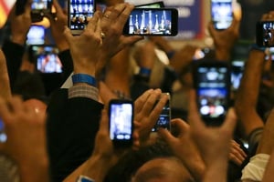 De plus en plus de politiques utilisent Periscope sur le contient. © Jae C. Hong/AP/SIPA