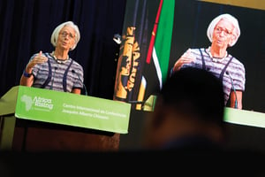 Christine Lagardela patronne du FMI (ici le 29 mai 2014, à Maputo) a suspendu son aide financière au Mozambique pour dissimulation de dette. © STEPHEN JAFFE/IMF.ORG