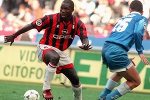 « Mister George » Weah, alors star du Milan AC, en octobre 1996. © Carlo Fumagalli/AP/SIPA