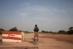Un soldat de l’armée du Burkina Faso à Ouagadougou le 29 septembre 2015. © Theo Renaut/AP/SIPA