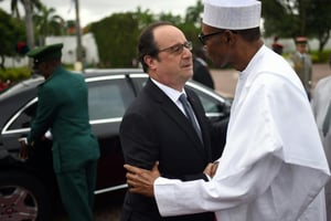 Muhammadu Buhari accueille François Hollande à Abuja, le 14 mai 2016. © Stephane de Sakutin/AFP