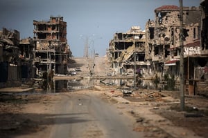 La ville de Syrte ravagée par les combats entre révolutionnaires et forces pro-Kadhafi, en octobre 2011. © Manu Brabo / AP / SIPA