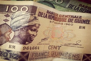 Billet de cent francs guinéens. © Eder Lopez/Flickr