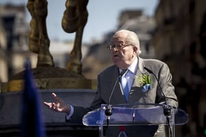 Jean-Marie Le Pen le 1er mai 2016 à Paris. © Kamil Zihnioglu/AP/SIPA