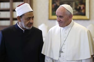 Sheik Ahmed el-Tayyib, le Grand imam d’Al-Azhar reçu par le Pape François au Vatican le 23 mai 2016. © Max Rossi/AP/SIPA