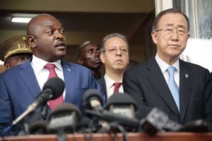 Le président burundais Pierre Nkurunziza et le secrétaire général des Nations unies Ban Ki-moon, lors d’une conférence de presse à Bujumbura, le 23 février 2016. © AP/SIPA