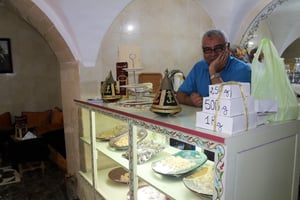 Mohamed, gérant d’une pâtisserie et salon de thé à Essaouira. © DR