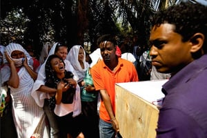 Funérailles d’une des victimes de l’attentat de Kampala, le 16 juillet 2010. © AFP