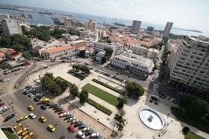 Vue de la place de l’Indépendance, au centre de Dakar. © Wikimedia Commons