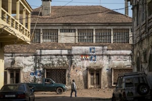 Vue du quartier Bissau velho, le plus ancien de Bissau. © Sylvain CHERKAOUI / Jeune Afrique