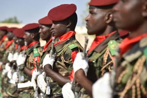 Des soldats nigériens le 19 mars 2016 à Niamey. © Issouf Sanogo/AFP