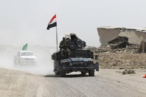 Forces gouvernementales irakiennes en route le 5 juin 2016 vers al Azraqiyah au nord ouest de Fallouja. © AHMAD AL-RUBAYE / AFP