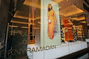Collection Ramadan de la marque DKNY à Dubaï. (Illustration) © Kamran Jebreili/AP/SIPA