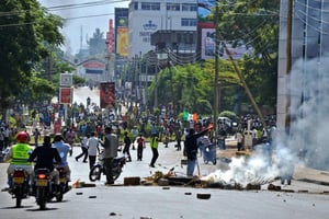 Manifestation d’opposition le 6 juin 2016 à Kisumu, au Kenya. © AFP