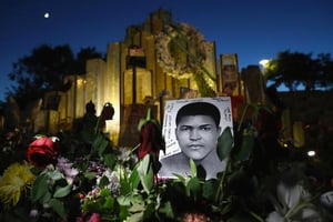 Un mémorial devant le Muhammad Ali Center à Louisville, le 8 juin 2016. © AFP