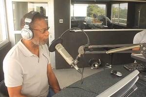 L’ex-producteur et fondateur de Radio JAM François Konian Banny est décédé le 7 juin à l’âge de 69 ans. © Capture d’écran YouTube/JA